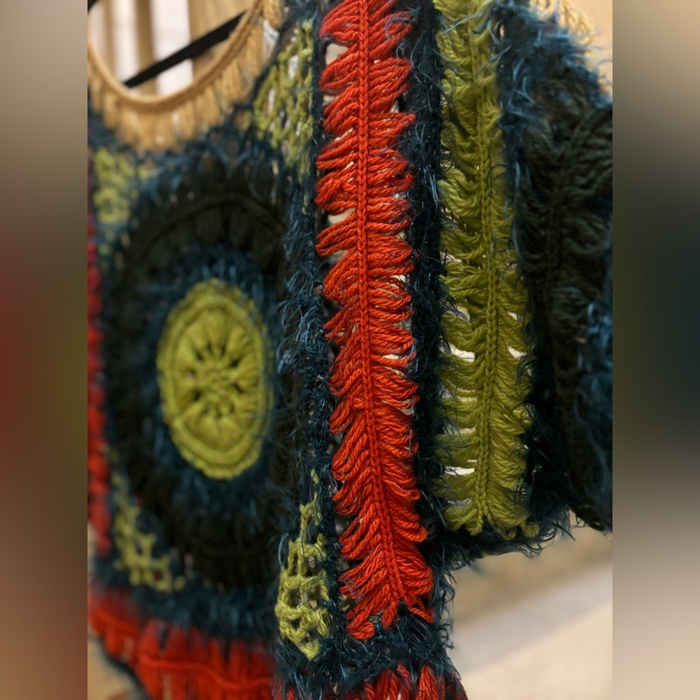 Grifflin Paris Wool Blend knit short sleeved “mandala” sweater in bright colors! - Picture 3 of 5